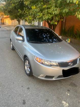 KIA CERATO 1.6 E.221 SEDAN 16V GASOLINA 4P MANUAL KIA CERATO 1.6 E.221 SEDAN 16V GASOLINA 4P MANUAL